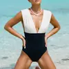 Trajes de baño nuevos de estilo europeo y americano: Conjunto de traje de baño de una pieza con bloques de color blanco y negro y escote en V para mujer, un artículo popular de venta al por mayor transfronteriza