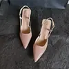 Sapatos de salto alto estilo francês com saltos finos, novos sapatos femininos primavera-verão 2026, sandálias de bico fechado, scarpins femininos de verão com bico fino e sem calcanhar