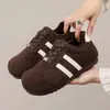 Zapatillas de entrenamiento retro alemanas para mujeres menudas, otoño/invierno, con forro de felpa, que aumentan la altura, con cordones, estilo Forrest Gump, piel genuina, versátiles, zapatillas deportivas casuales