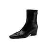 Botines cómodos y elegantes para el día a día con un ligero tacón de cuña y detalle de hebilla, ajuste estilizado, colección de invierno 2026, puntera cuadrada elegante, tacón medio, botines cortos elásticos para mujer
