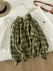 Camisa xadrez verde retrô clareadora para mulheres, estilo fino e relaxado de início de outono, cardigã de algodão puro versátil coreano levemente amassado lavado