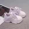Sapatos Femininos 2026 Novos Tênis de Solado Macio para Primavera e Outono Calçados de Rede da Moda para Crianças Maiores Estilo Princesa Pai Tênis para Corrida