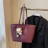 Bolsa grande com padrão de lichia para mulheres, nova coleção 2026, leve e luxuosa, adequada para o dia a dia, bolsa tote moderna, bolsa de ombro e bolsa de axila