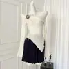 Otoño e invierno 2024 nuevo estilo francés hombros descubiertos manga larga oreja de madera adelgazante ajuste ceñido estilo hermana real jersey top mujer