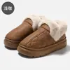 Sapatos de Algodão com Salto Coberto de Pelúcia Espessa Femininos Solado Grosso Antiderrapante Chinelos de Algodão Uso Doméstico de Inverno Uso Externo Chinelos de Algodão Quentes Masculinos Inverno Atacado