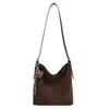 Yue Zi 2026 Otoño/Invierno Nuevo Elegante Chic Gran Capacidad para Viajar al Trabajo Bolso Cruzado de Hombro Único Personalidad Color Sólido Simple Casual