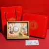 Diseños personalizados de logotipos corporativos para exhibidores de pasteles de luna del Festival de Medio Otoño, regalos navideños para bancos y aseguradoras, y obsequios de negocios de alta gama