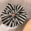 Venta de Liquidación 2026 Pinzas para el Cabello, Pinzas de Cocodrilo, Diademas, Pasadores, Pinzas de Garra, Pinzas de Tiburón, Pinzas BB, Gomas para el Cabello, Set de Accesorios para el Cabello