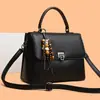 Bolso pequeño de moda y sofisticado para mujer, nuevo y elegante bolso tote retro para el día a día, versátil bolso de hombro y cruzado, moderno