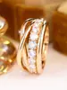 Anillo de Diamantes Pavimentados Entrelazados Estilo Europeo Moda Viaje Diario Dorado Multicapa Hueco Redondo Circonita Cúbica Anillo para Dedo