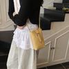 Bolso para Teléfono Móvil de Nuevo Estilo para Mujer, Bolso Cruzado Moderno y Elegante con Tacto de Alta Calidad, Versátil para el Trayecto Diario, Exquisito Diseño Vertical, Bolso de Hombro Práctico y Elegante
