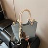 Bolsa Transversal Casual Retrô Nicho Moda Primavera 2025 Bolsa de Ombro de Mão Estilo Ocidental Tecida Bolsa Feminina
