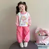 Conjunto para Meninas Outono 2026 Novas Roupas de Outono Infantis Estilosas Moletom Listrado de Desenho Animado para Bebê Menina Conjunto de Duas Peças Primavera Outono