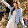 Cárdigan de punto azul con rayas para mujer, nuevo de principios de otoño, suéter abrigo retro bordado, estilo coreano, bonito top pequeño blanco