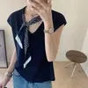 Camisa de manga corta ligeramente lujosa con cuello de diseño de cinta para mujer, nueva moda de verano, top elegante y versátil