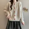 Chaqueta de punto suave y única con botón de corazón de color contrastante para mujer en otoño e invierno, top holgado casual, cárdigan suéter que reduce la edad