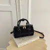 Elegante y minimalista bolso Boston para mujer, nueva colección 2026, adecuado para el trabajo y los desplazamientos, se puede llevar en la mano o usar como bolso de hombro