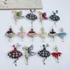 Broche de Menina Dançante em Desenho Animado, Estilo Nicho, Pin de Lapela para Roupas Femininas, Emblema Acessório de Liga Metálica Cravejado com Diamantes, Atacado em Estoque