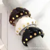 Pulsera de Brazalete Abierto Geométrica de Resina con Remaches Europeos y Americanos Lujo Ligero Nicho Alta Gama Personalidad Cadena de Mano Temperamento Joyería de Mano Simple para Mujer