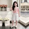 Camiseta Manga Curta Fina Fofa Estilo Coreano com Letras Conjunto de Duas Peças Moda Saia Verão Doce Temperamento Meninas
