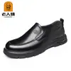 Zapatos casuales de cuero para hombre mayor, estilo slip-on, cuero suave, suela blanda, con forro de algodón para abrigar, y suelas antideslizantes. Disponible para envío directo. SN60876