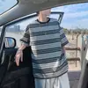 Camiseta de manga corta a rayas de bloques de color estilo retro americano para hombre, nuevo modelo de verano, corte holgado, casual, versátil, cuello redondo, camiseta de manga corta, moderna