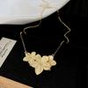 Colar Clássico Europeu e Americano com Flor Metálica para Clavícula Moda Simples Nicho Elegante Flor de Alta Qualidade Colar para Mulheres