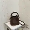 Bolso pequeño simple y casual con estampado de lichi para mujer, nuevo bolso tote tejido 2026, colección de primavera, elegante bolso cruzado