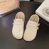 Versión de cuero suave~Mocasines retro blancos de suela gruesa para mujer, nuevo modelo 2026, adecuados para combinar con faldas, pantuflas de moda para mujer con punta cerrada