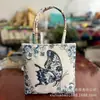 Bolso nuevo de estilo étnico, con tela color arena y bordado, un diseño fresco y casual, con bordado de hilo dorado a doble cara, una bolsa pequeña de tela y una bolsa estilo Hanfu