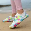 Novos sapatos de vadeio respiráveis para homens e mulheres, sapatos de praia antiderrapantes e resistentes ao desgaste, sapatos de natação e snorkel de secagem rápida e leves, sapatos abrangentes para treinamento