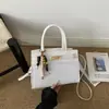 Elegante y a la moda, bolso nuevo de otoño 2026, simple y chic, con un diseño cuadrado retro, adecuado como bolso de hombro o bolso cruzado para mujer