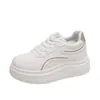 GT9908 Sapatos Brancos de Sola Grossa Femininos 2026 Outono Novo Estilo Sapatos Femininos Tênis para Pessoas Baixas Versáteis Sapatos Casuais