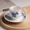 Conjunto de Xícara e Pires de Cerâmica para Café Estilo Levemente Luxuoso Série Floral Retrô Americano Conjunto Embossado para Chá da Tarde Chá da Tarde