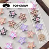 Patrón de cuadros de estrellas dulces geniales accesorios de joyería cuentas sueltas material DIY hecho a mano agujero recto cadena de teléfono móvil bolso colgante cuentas populares para niñas