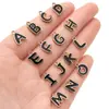 A-Z Aleación Goteo de Aceite Asimétrico Negro Letra Inglesa Colgante Hecho a Mano DIY Pulsera Casera Collar Accesorios de Joyería