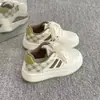 Zapatillas Casuales Versátiles Estilo Coreano para Estudiantes Mujeres, Nuevos Zapatos Blancos Otoño 2026, Zapatos Deportivos de Nicho Ultraligeros con Suela Gruesa, Modernos