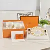 Conjunto de Xícara de Café e Pires em Porcelana Óssea com Formato de Folha e Colher, Venda Direta Transfronteiriça, Conjunto de Xícaras de Cerâmica Simples e Estiloso para Uso Doméstico, Conjunto de Xícaras Combinando para Casal