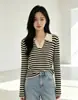 Estilo Coreano 2026 Tricô Gola Polo Listrado Slim Fit Design Flattering Sentido de Design Outono Inicial Commute Temperamento Versátil Top Feminino