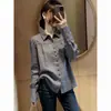 Camisa gris de manga larga para mujer, diseño francés estilo coreano, adecuada para ir al trabajo, con un ambiente único y elegante, nuevo top versátil primavera/otoño 2026