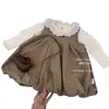 Vestido de bolinhas para meninas, coleção de outono 2026, novo estilo de vestido de princesa infantil, moderno vestido colete para meninas para o outono