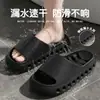 Novas pantufas de casa à prova de vazamentos para o verão, EVA respirável com sensação de pisar em fezes, antiderrapantes, com sola grossa, secagem rápida, leves, para mulheres e homens