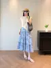 Saia Bolo Estilo Resort Floral em Tons Azuis com Estampas Florais, Saia Longa em Camadas Estilo Bolo 6357 # 0625A01