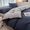 Juego premium de cuatro piezas de color sólido, funda de edredón de verano lavada simple, tela cepillada, para cama individual de dormitorio de estudiante, ropa de cama al por mayor