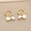 Pendientes versátiles estilo coreano con concha blanca de mariposa hebilla de oreja titanio de alto sentido acero titanio perla de amor temperamento pendientes con hebilla de oreja de acero titanio