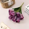Flores y follaje artificiales, incluyendo tulipanes de seda con nueve cabezas de flor, para escaparates, decoraciones de tiendas y arreglos florales artísticos de lujo ligero