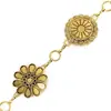 Moda Europea y Americana Cadena de Cintura Metálica Versátil para Mujer, Cinturón Vintage Grabado Flor de Pino con Incrustaciones de Piedra, Estilo Étnico Repujado