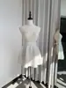 Falda corta de punto de lana gris oscuro para mujeres petite, Otoño e Invierno 2026 Nueva Falda con Cintura Alta de Línea A Abullonada