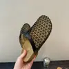Favorito do Novo Verão de 2026 Design de Nicho Meia-chinelos de Rede com Malha Trançada Vazada Sola Grossa Chinelos para Uso Externo para Mulheres