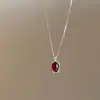 Colar Duplo com Pingente de Âmbar Bordô com Toque de Luxo Leve, Corrente de Clavícula de Nicho com Vibe Vintage, Acessório de Outono e Inverno